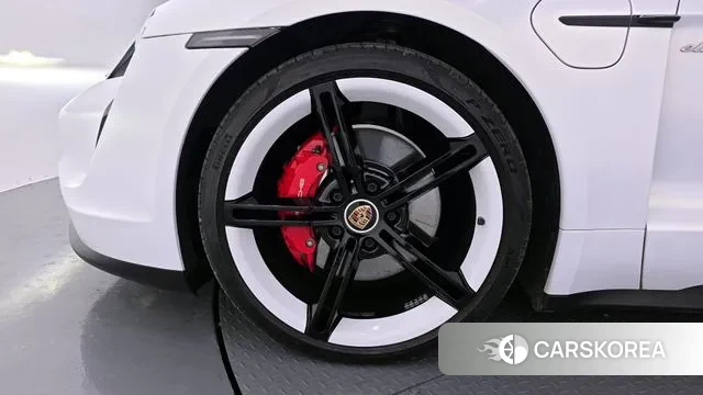 Porsche Taycan id 3600877 из Кореи 15