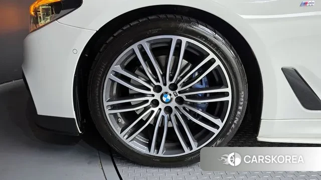 BMW 5 Series (G30) id 3641406 из Кореи 15