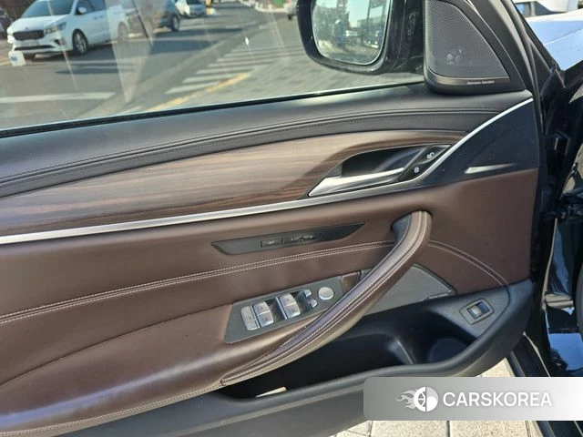 BMW 5 Series (G30) id 3820032 из Кореи 14