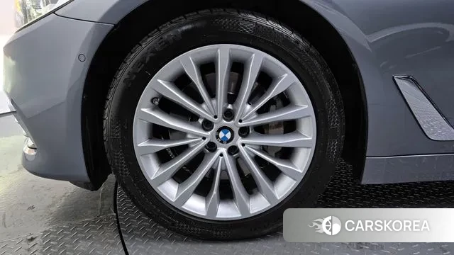 BMW 5 Series (G30) id 3636303 из Кореи 15