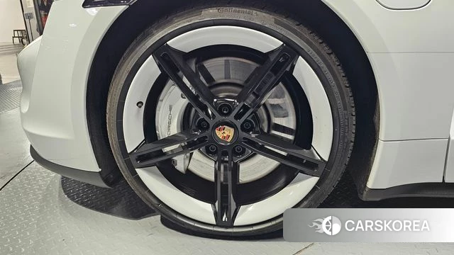 Porsche Taycan id 3843425 из Кореи 15