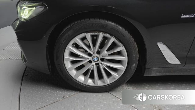 BMW 5 Series (G30) id 3925091 из Кореи 15