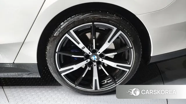 BMW 5 Series (G60) id 3410507 из Кореи 15