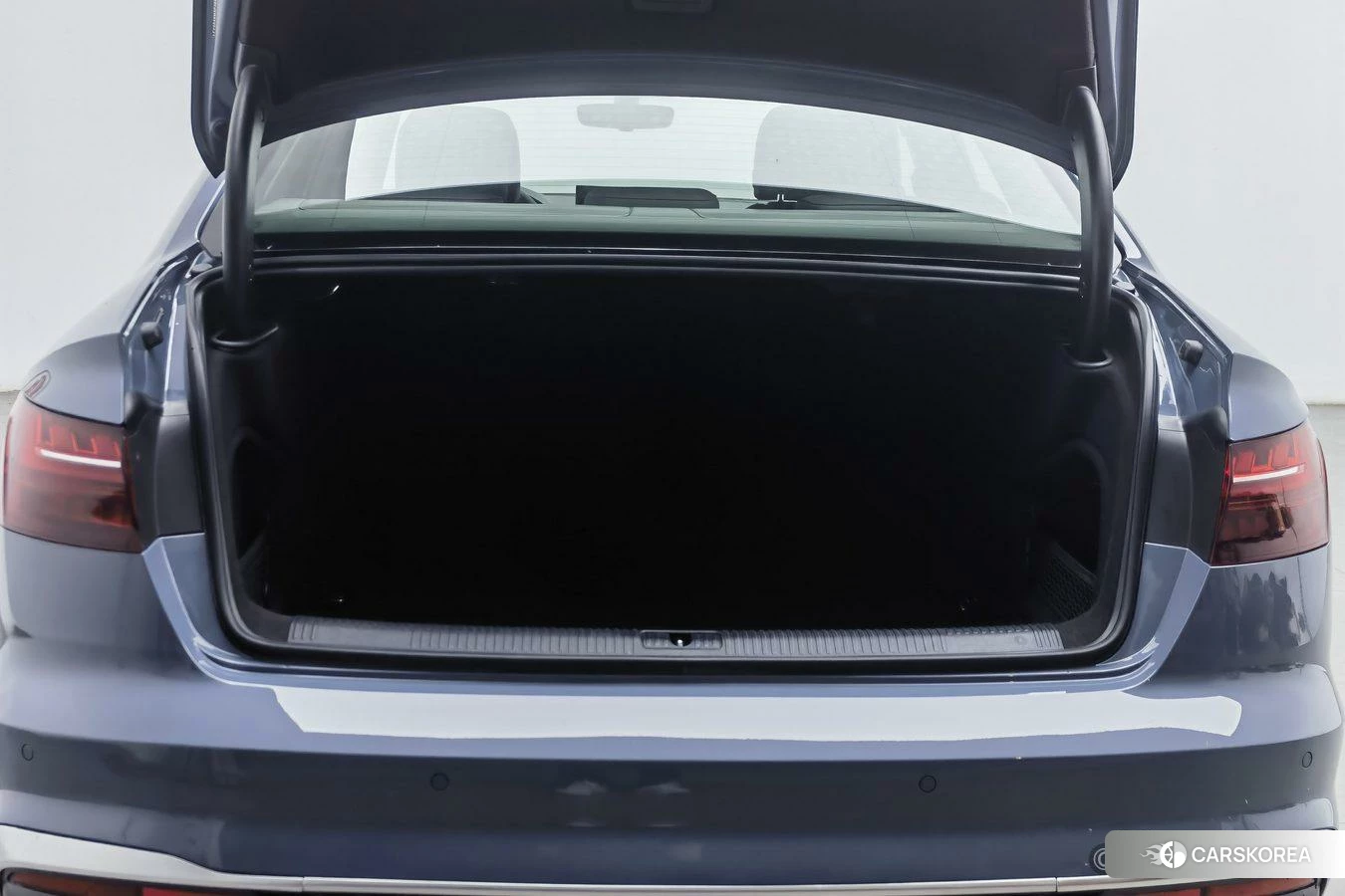Audi A4L id 4426715 из Китая 19