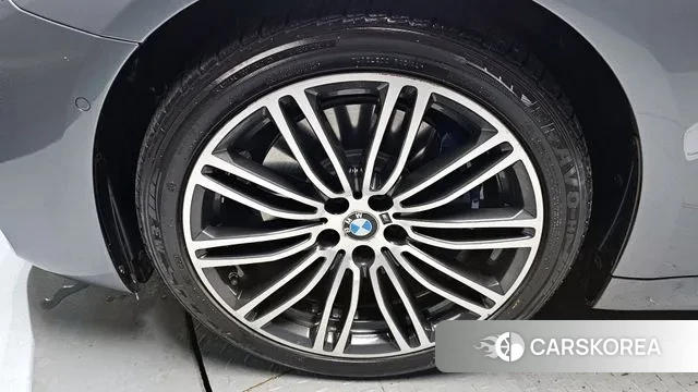 BMW 5 Series (G30) id 3641606 из Кореи 14