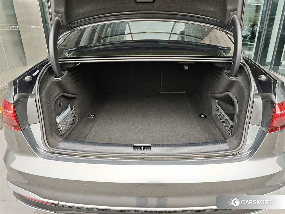 Audi A4L id 4420319 из Китая 10