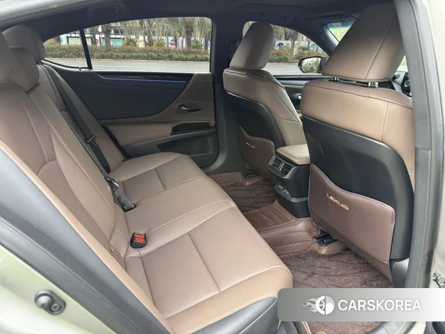 Lexus ES id 4365946 из Китая 9