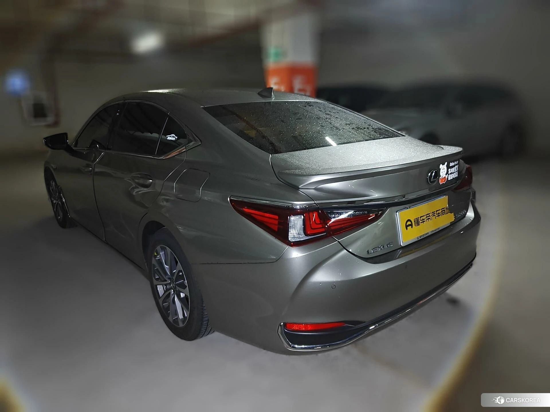 Lexus ES id 4461944 из Китая 16