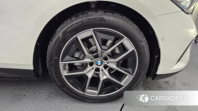 BMW 5 Series (G60) id 3575916 из Кореи 15