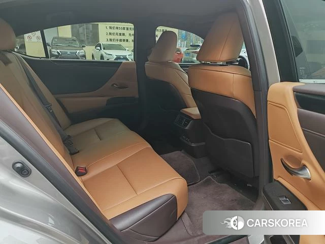 Lexus ES id 4261325 из Китая 8