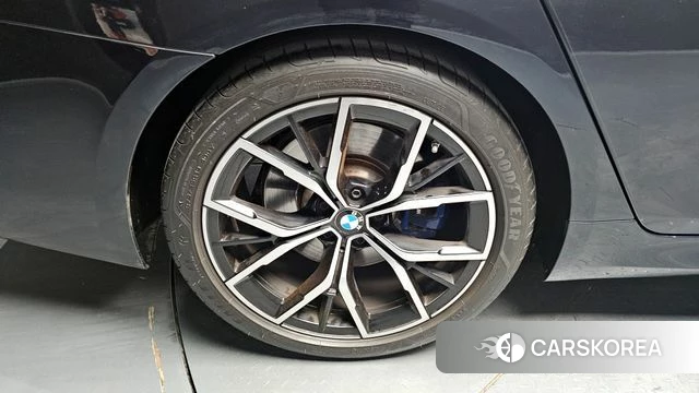 BMW 5 Series (G30) id 3940767 из Кореи 15