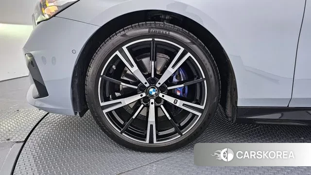 BMW 5 Series (G60) id 3769581 из Кореи 15