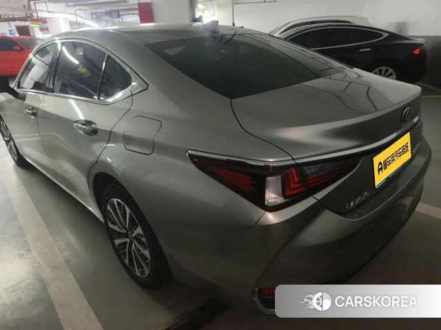 Lexus ES 2023 Серебристо-серый из Китая, фото 5