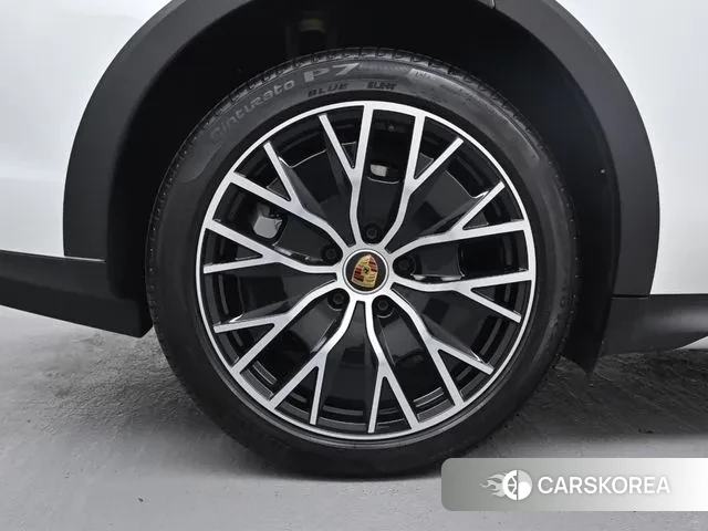 Porsche Taycan id 2925358 из Кореи 15