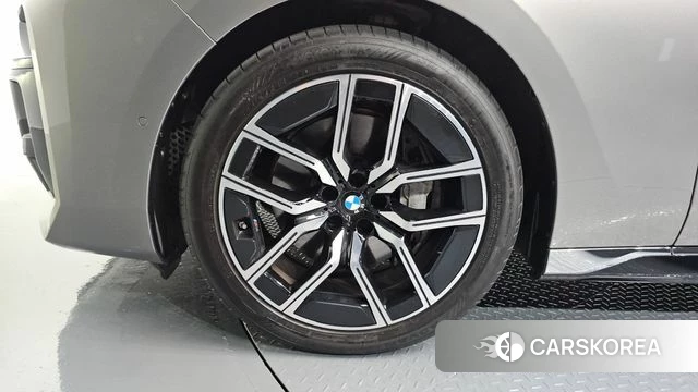 BMW 7 Series (G70) id 4539906 из Кореи 31