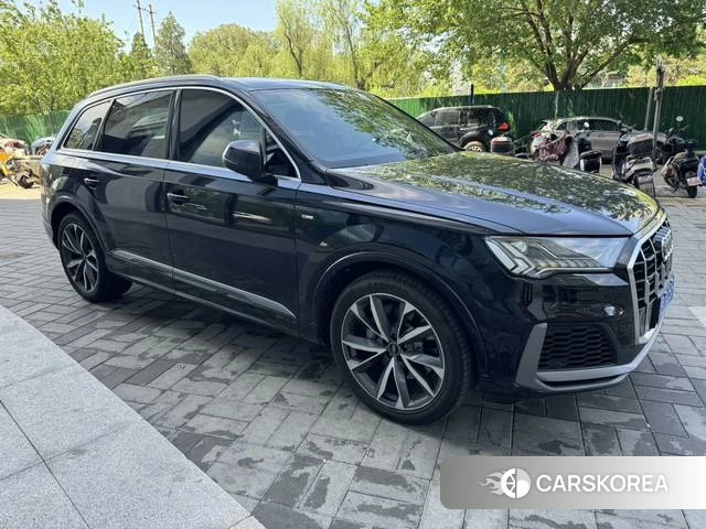 Audi Q7 2021 Черный из Китая, фото 5