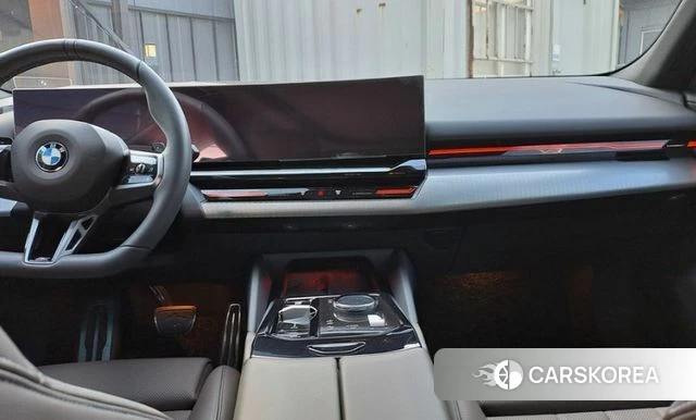 BMW 5 Series (G60) 2024 Белый из Кореи, фото 5