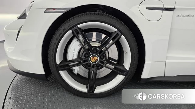 Porsche Taycan id 3940558 из Кореи 15