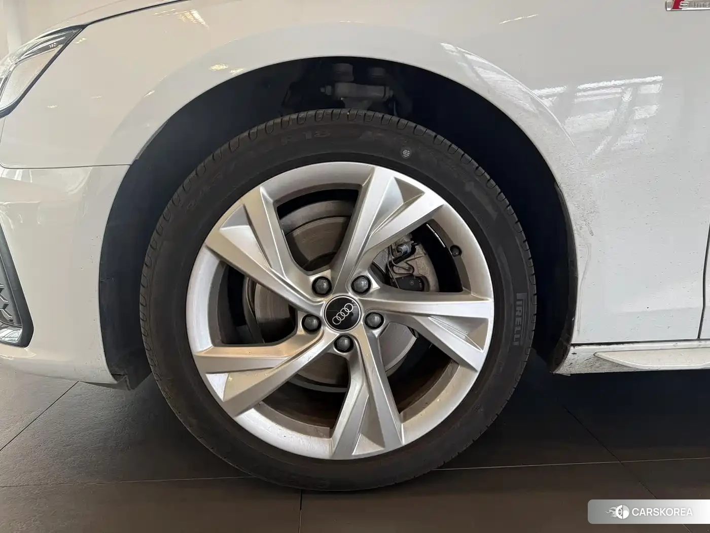 Audi A4L id 4680714 из Китая 12