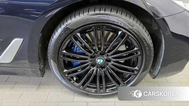 BMW 5 Series (G30) id 3284059 из Кореи 15