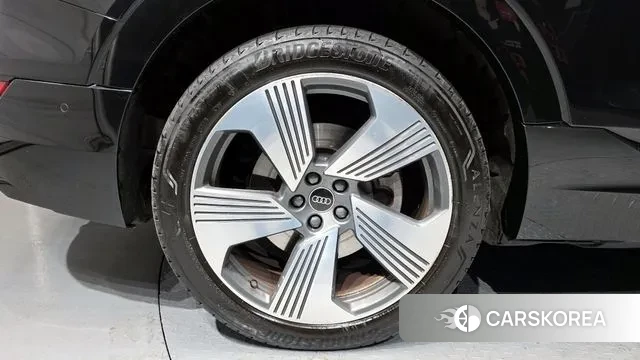 Audi e-Tron id 3597027 из Кореи 15