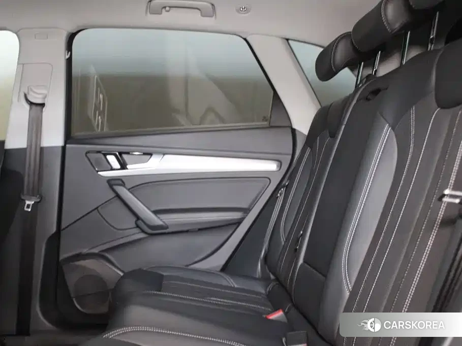 Audi Q5L id 4599700 из Китая 10