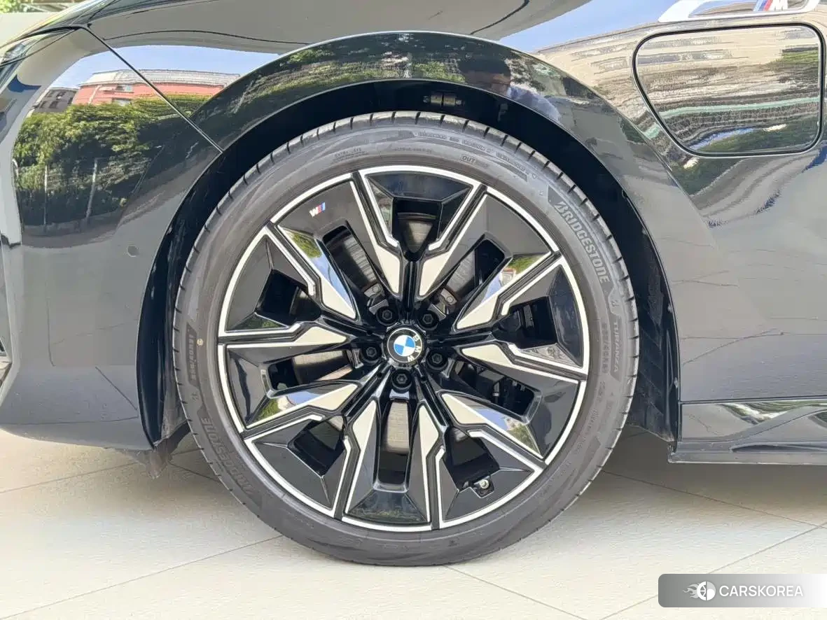 BMW i7 M70L id 4559768 из Китая 16