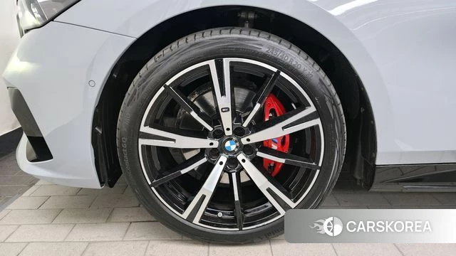 BMW 5 Series (G60) id 4291928 из Кореи 27