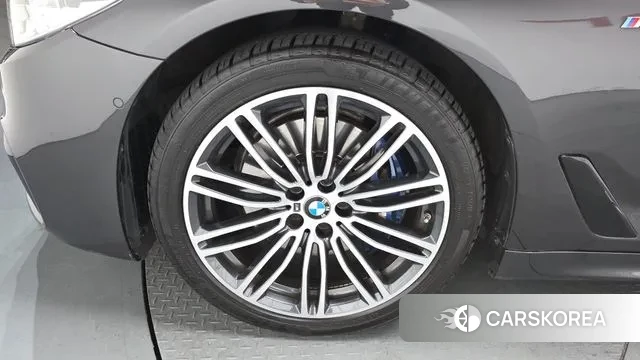 BMW 5 Series (G30) id 3621953 из Кореи 16