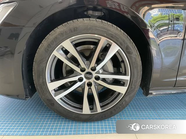 Audi A6L id 4348848 из Китая 20