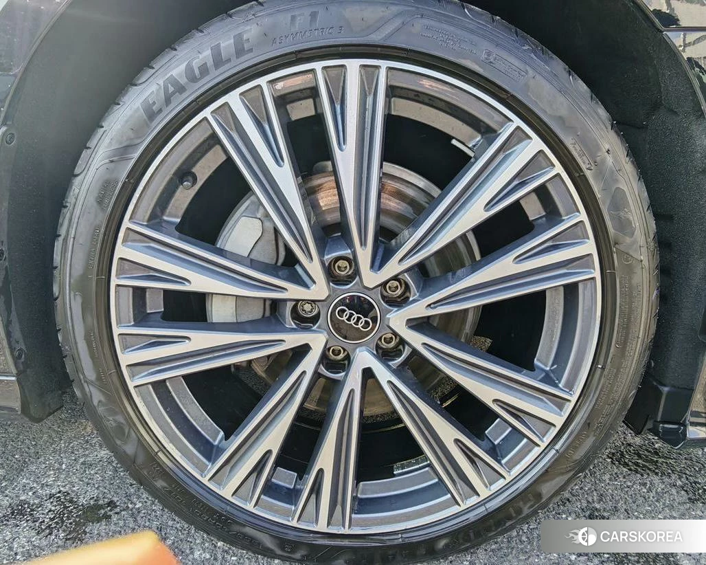 Audi A6L id 4467878 из Китая 10