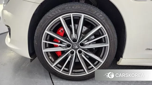 Maserati Quattroporte id 3161477 из Кореи 15