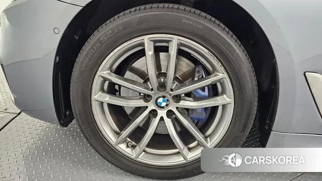 BMW 5 Series (G30) id 3284763 из Кореи 15