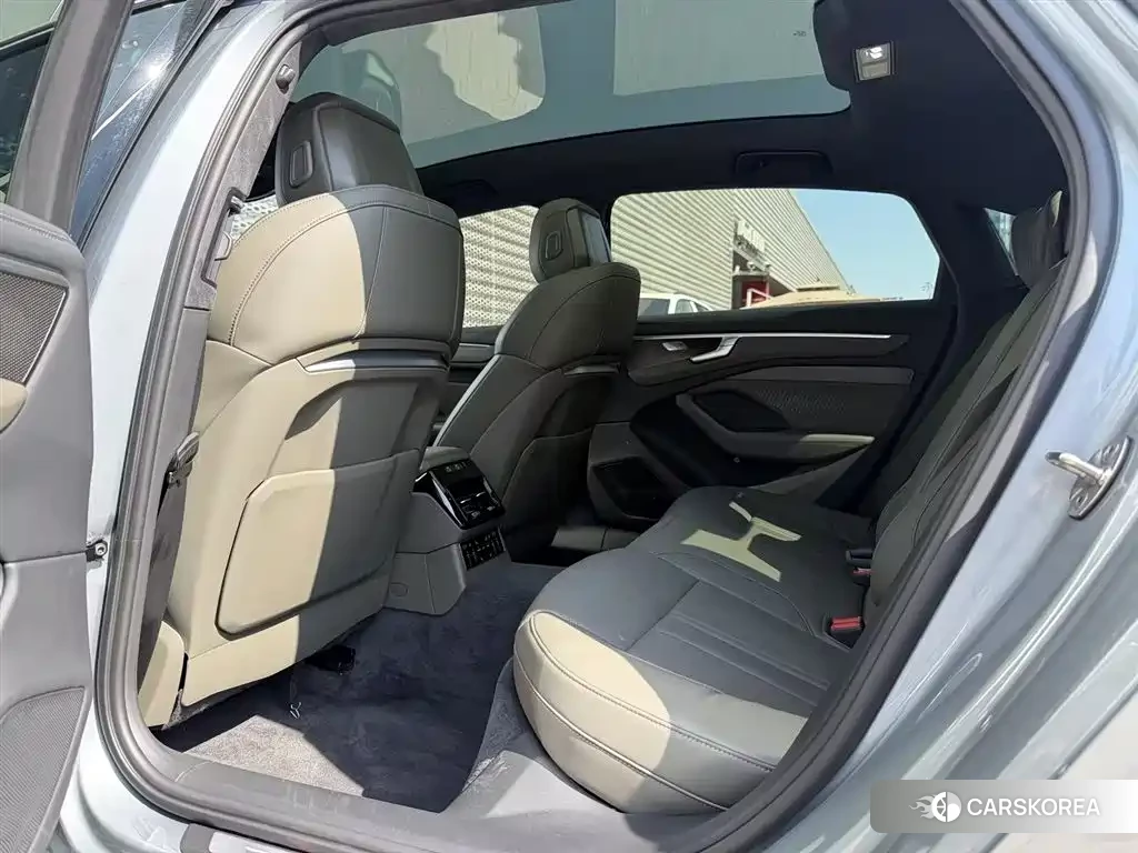 Audi A6L id 4680544 из Китая 22