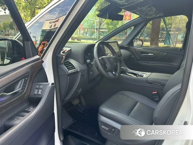 Toyota Elfa id 4262527 из Китая 7