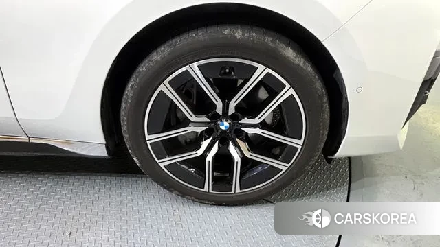 BMW 7 Series (G70) id 3590870 из Кореи 15