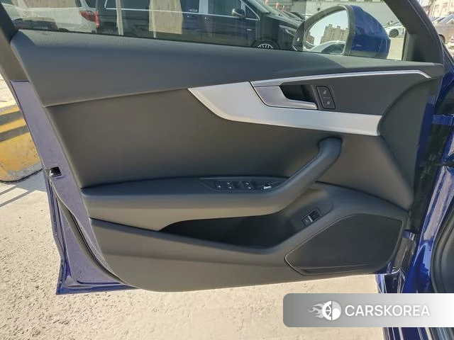 Audi A4L id 3895937 из Китая 12