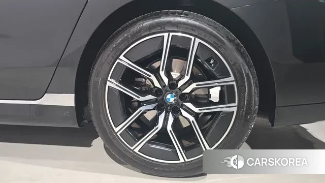 BMW 7 Series (G70) id 3393943 из Кореи 15