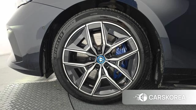 BMW i5 (G60) id 4342960 из Кореи 31