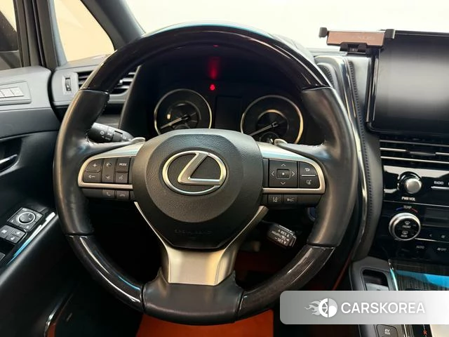 Lexus LM id 4259793 из Китая 15