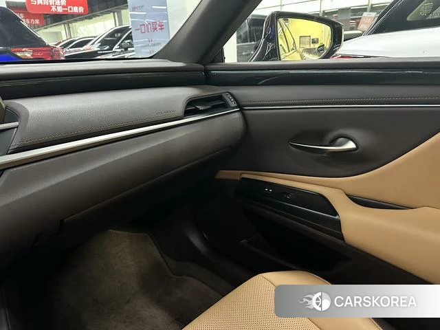 Lexus ES id 4353479 из Китая 14