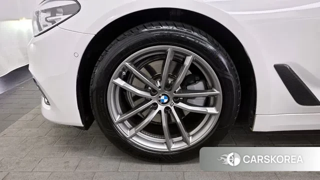 BMW 5 Series (G30) id 3778612 из Кореи 15