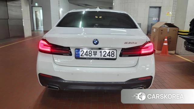 BMW 5 Series (G30) 2023 Белый из Кореи, фото 5