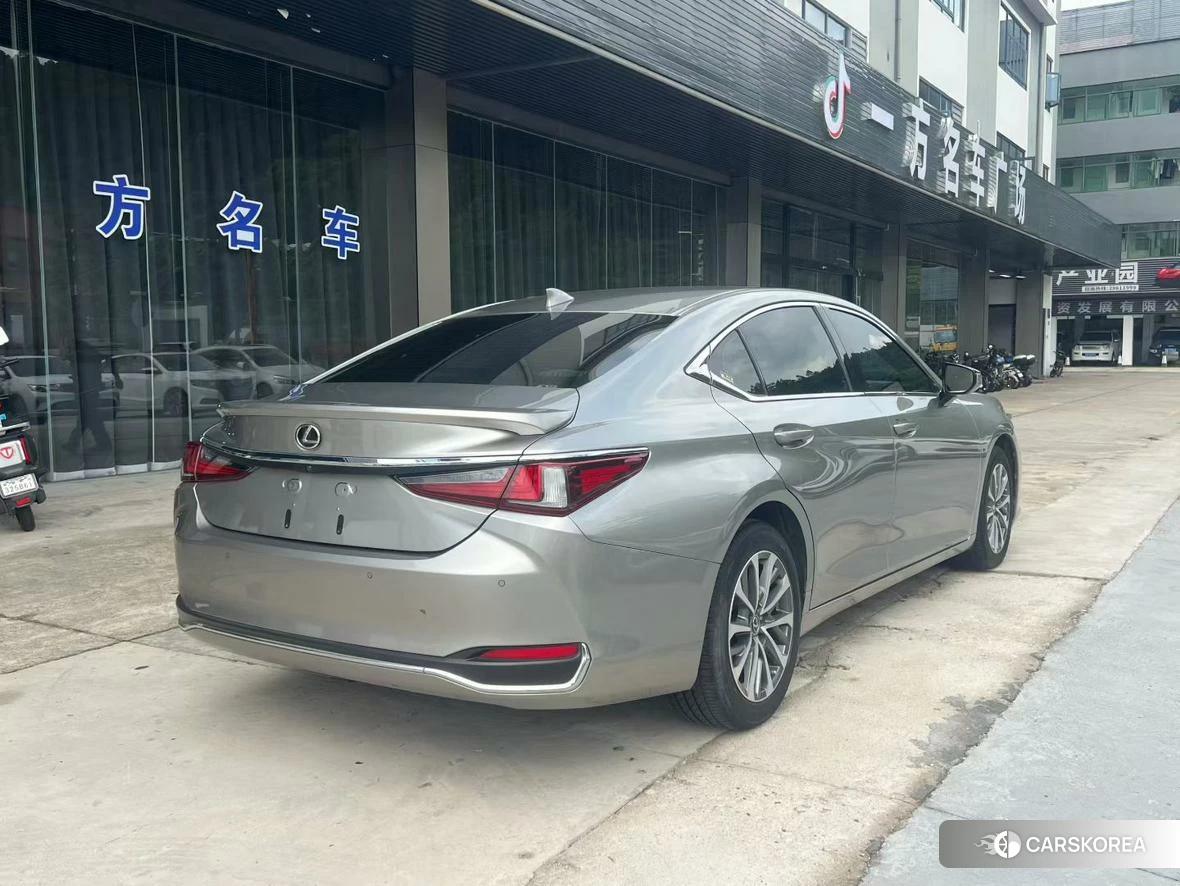 Lexus ES 2022 Серебристо-серый из Китая, фото 5