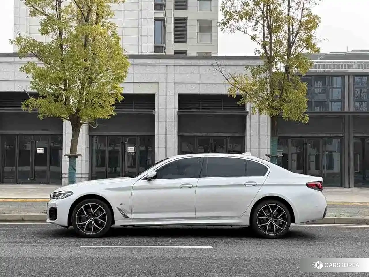 BMW 5 series 2023 Белый из Китая, фото 5