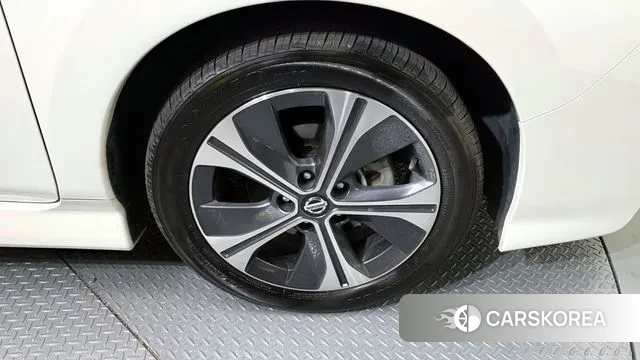 Nissan Leaf (ZE1) id 3407912 из Кореи 15