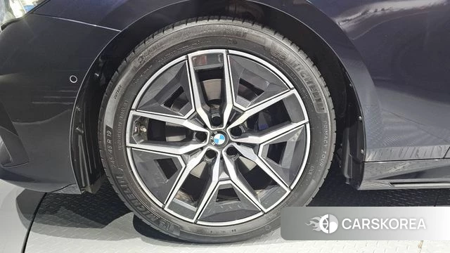 BMW 5 Series (G60) id 4533298 из Кореи 30