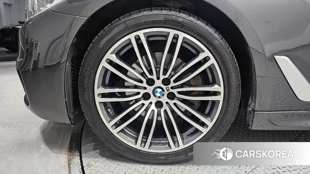 BMW 5 Series (G30) id 3004146 из Кореи 15