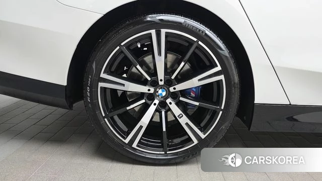 BMW 5 Series (G60) id 4480459 из Кореи 26