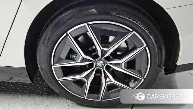 BMW 5 Series (G60) id 3614452 из Кореи 15